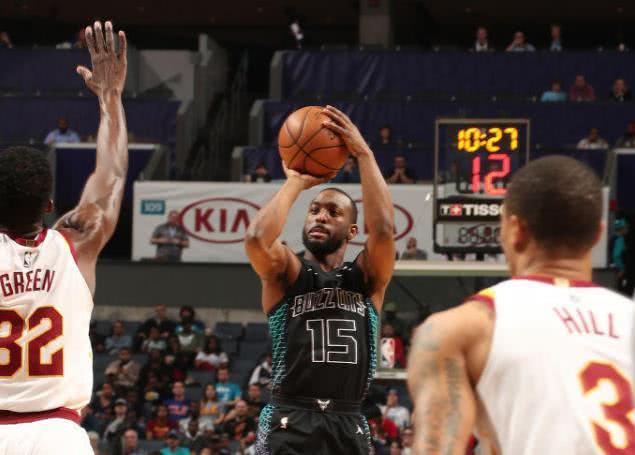 在推动篮球 在推动篮球