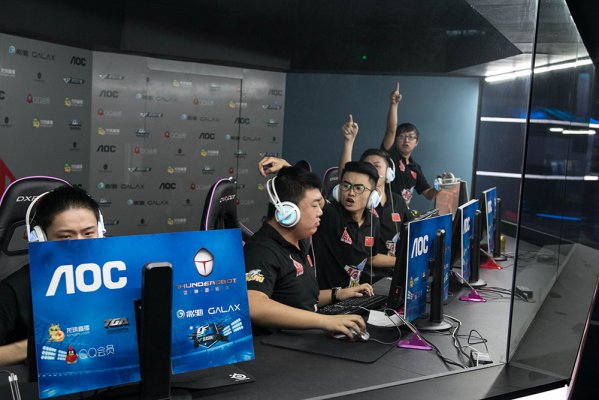 的中场球员 的中场球员