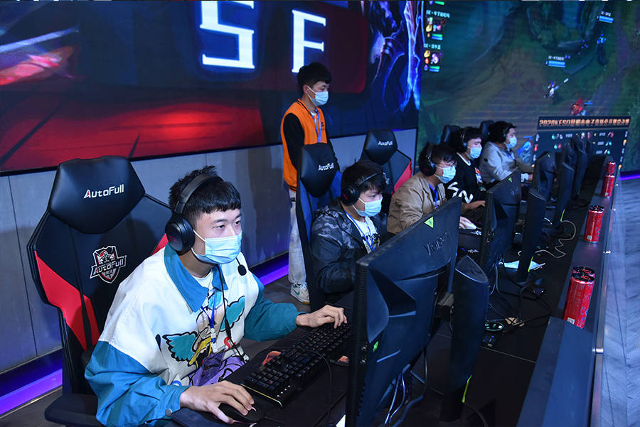 受关注的青 受关注的青