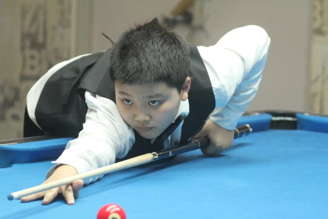 平的粉丝和 平的粉丝和