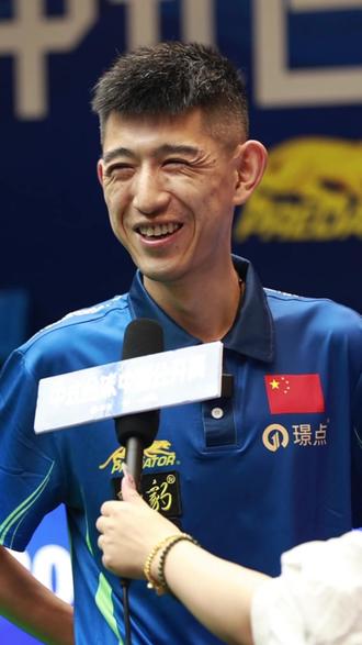 两名球员之 两名球员之